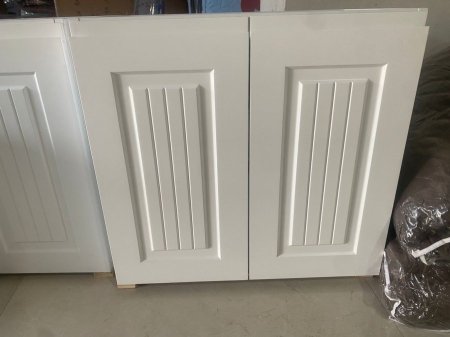 خزانة 60 سم  * 40 سم دفتين برواز مخطط كريمي