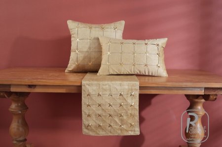 رنر طاولة نجوم 2025 3 الوان مع وجه قرن