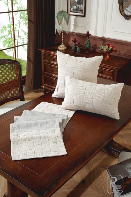 رنر طاولة مربعات 2025 4 الوان