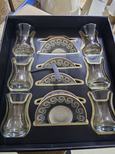 طقم كاسات شاي مع صحون