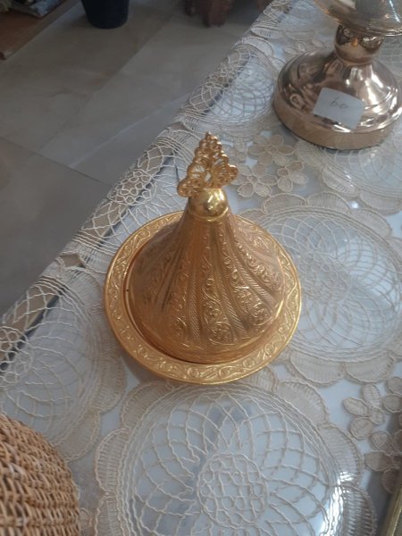 مضيفة نحاس زهبي دائري صغيرة