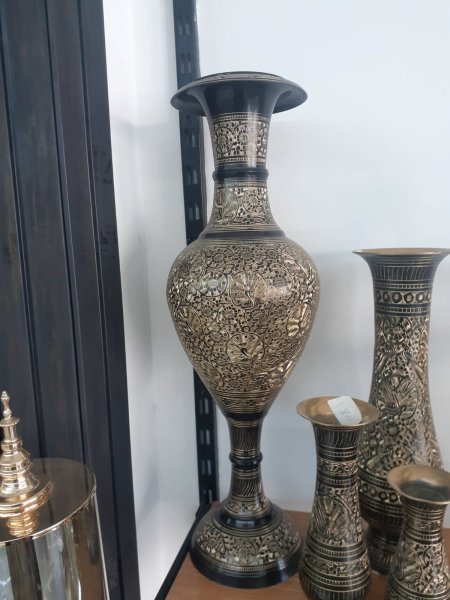 جرة هندي اسود وذهبي