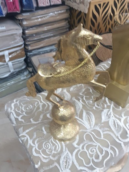 تحفة نحاس هندي حصان مع قاعدة
