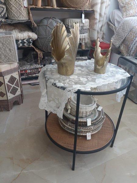 طاولة وسط اسود مدورة طويله