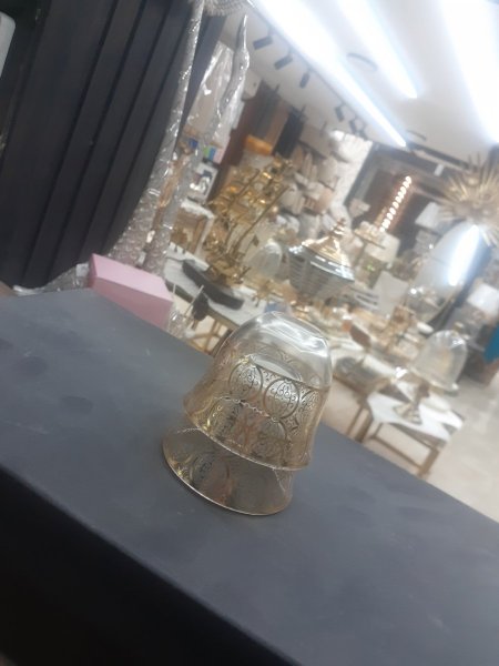 فناجين سادة شفاف مع ذهبي